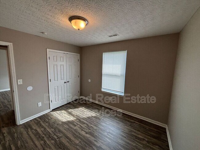 Building Photo - 209 Wexford Dr