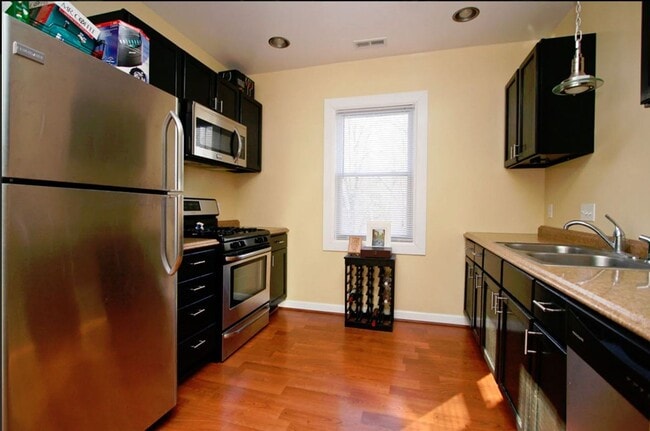 Building Photo - Lysle