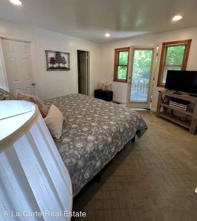 Building Photo - 3 br, 2.5 bath House - 827 Pitkin Ave
