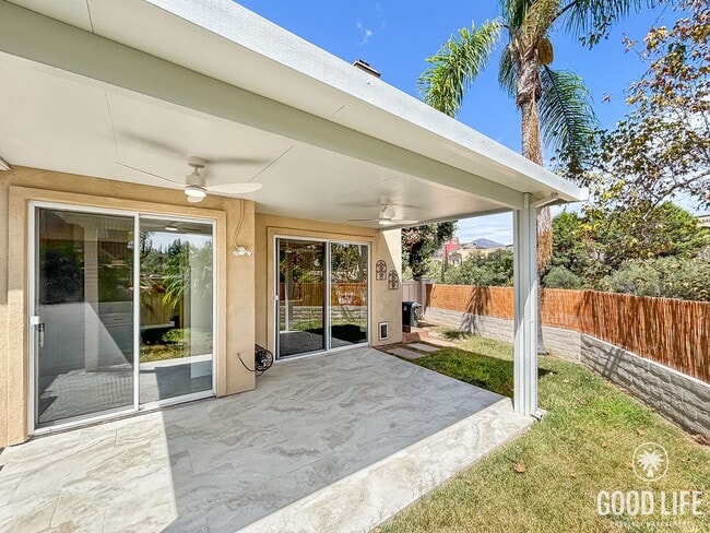 Building Photo - Modern 4BD/3BA Townhouse in San Miguel Ran...