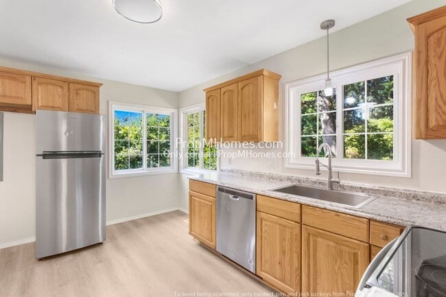 Building Photo - 2 Bedroom Home on a Large Lot in SW!