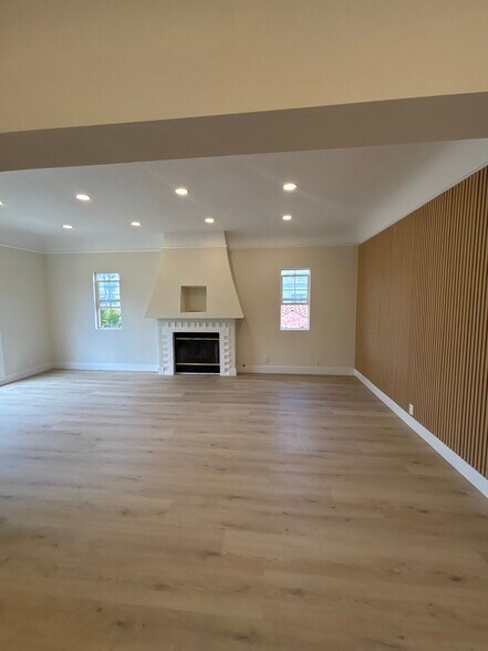 Living room with fireplace. - 1062 S Shenandoah St