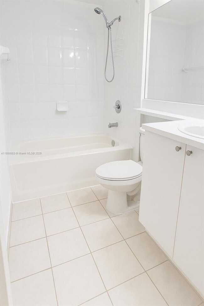 Building Photo - 8040 N Nob Hill Rd