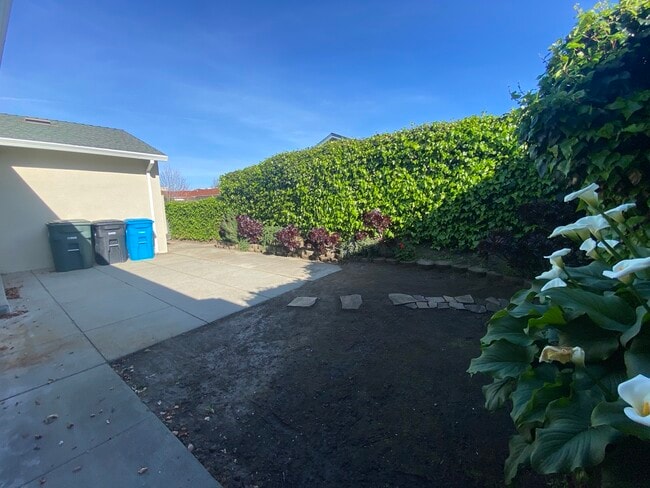 Building Photo - 2101 Trousdale Dr