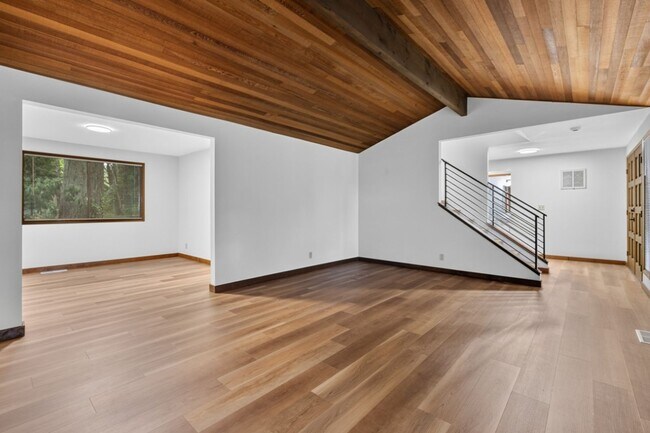 Building Photo - 10612 NE 154th Pl