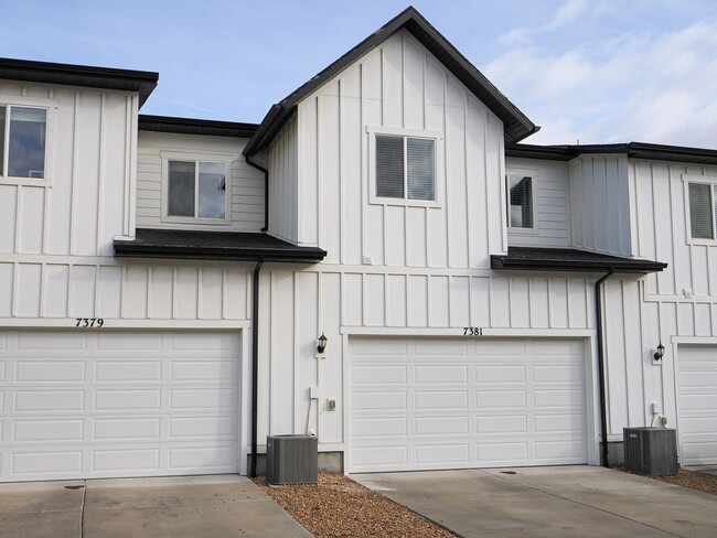 Building Photo - Townhome in West Jordan