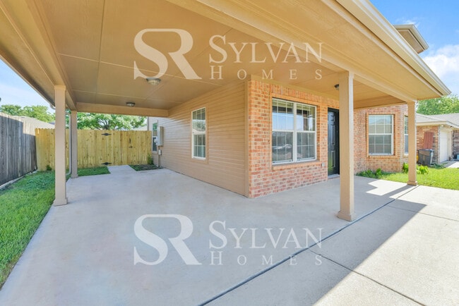 Building Photo - Come and live the good life in this beautiful 4 bedroom, 2 bathroom home