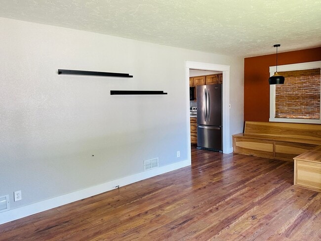 Building Photo - 4+ bedroom, 2 bath with Hot Tub, Fenced Yard and Garage