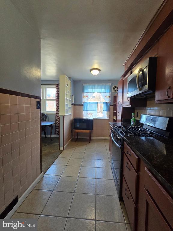 Building Photo - 8729 Ditman St