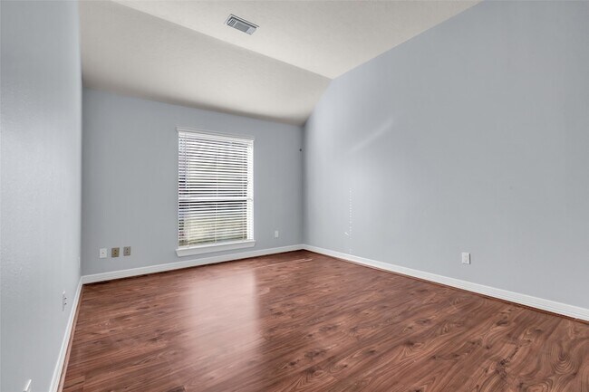 Building Photo - 35 W Pines Dr