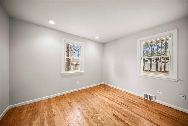 Building Photo - Beautiful Single Family Home for Rent in an Unbeatable Longmeadow Neighborhood!