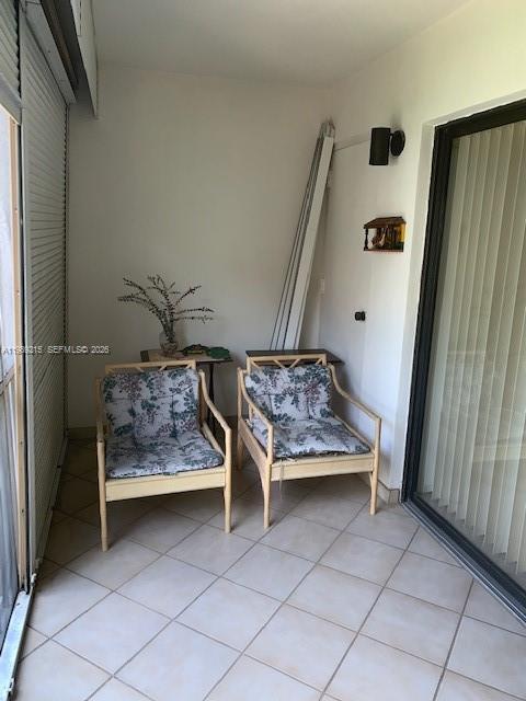 Building Photo - 303 Racquet Club Rd