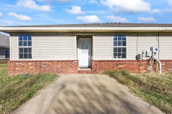 Building Photo - 1290 Dove Loop