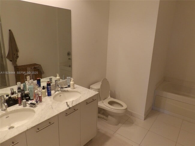 Building Photo - 950 Brickell Bay Dr