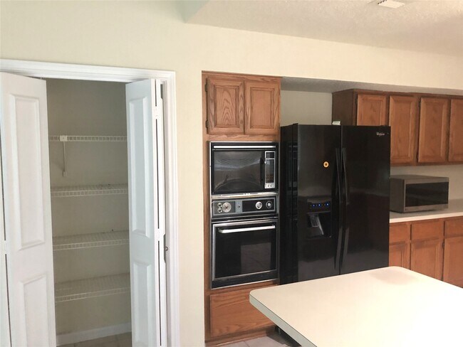 Building Photo - 14702 Rancho Vista Dr