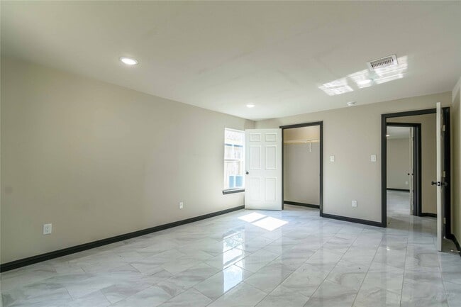 Building Photo - 8433 Lenore St