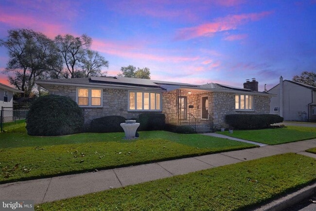 Building Photo - 8402 Holman Ave