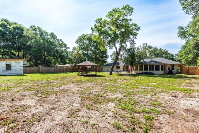Building Photo - 2507 Edgewater Dr