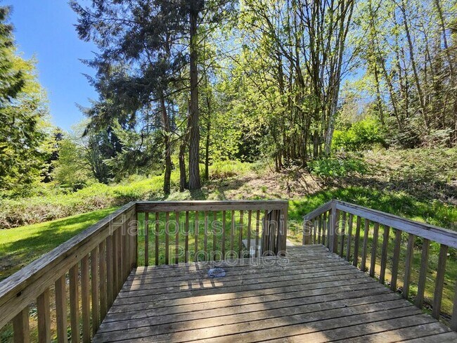 Building Photo - 6465 Lewis Dr NE