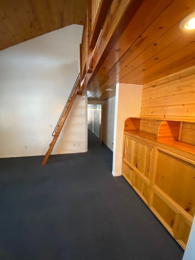 Building Photo - 6577 Del Playa Dr