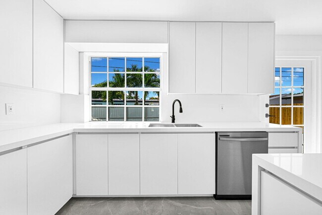 Building Photo - 4040 SW 108th Ave