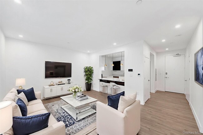 Building Photo - 525 N MacQuesten Pkwy