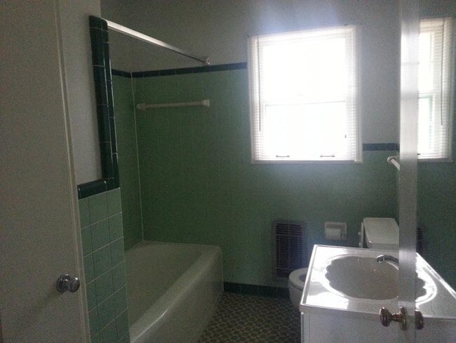 Building Photo - 3600 Lakewood Rd NW