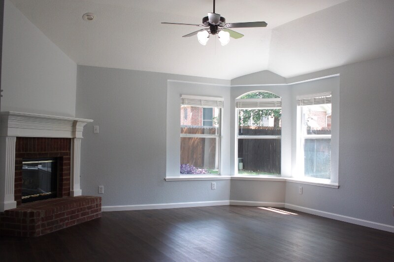 Building Photo - 3605 Villanova Dr