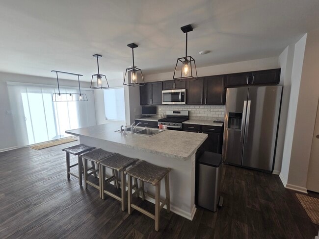 Building Photo - 719 Wellington Ln