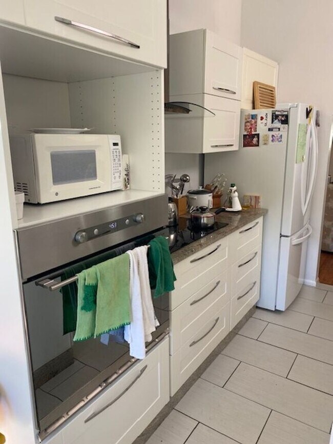 Building Photo - Florida living at its finest with the 2 bedrooms and 2 bathrooms plus a flex room home!