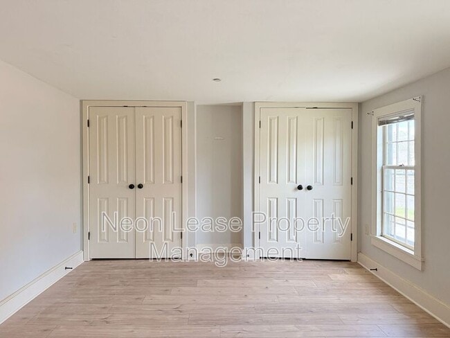 Building Photo - 133 NW Front St