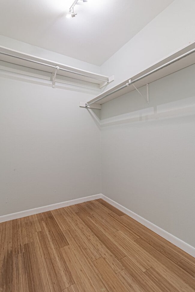 Building Photo - Modern Design 3 Bedroom 2 Bath, 2 car Gara...