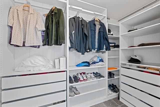 Building Photo - 3925 Greenhills Ct