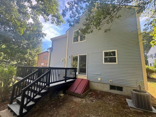 Building Photo - 5 Cabernet Ct