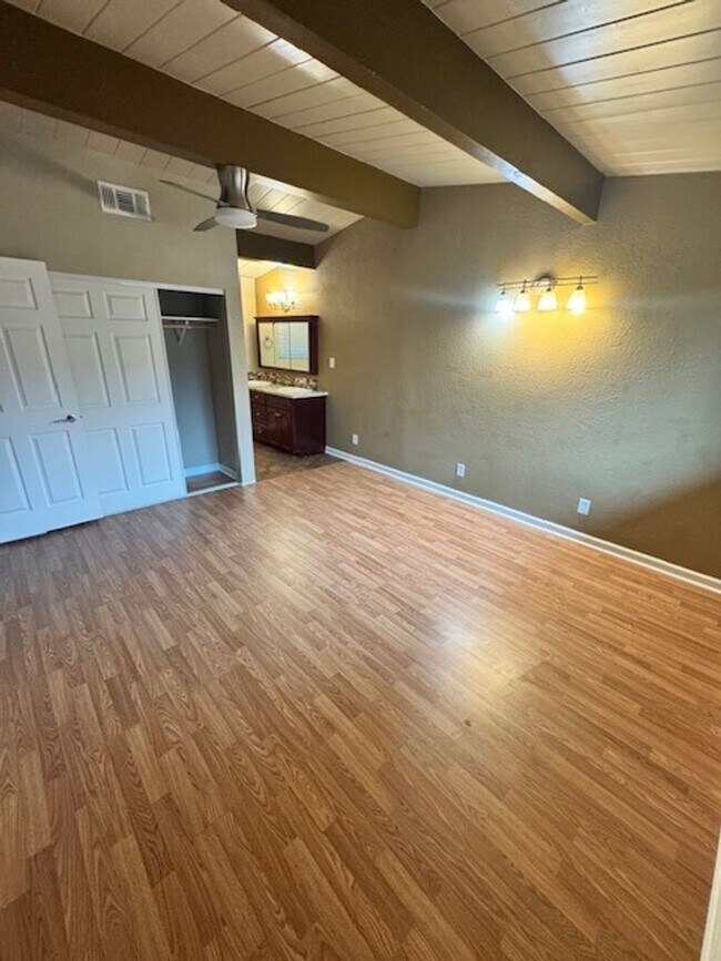 Building Photo - Available for Move In 3 Bed, 2.5 Bath Home...