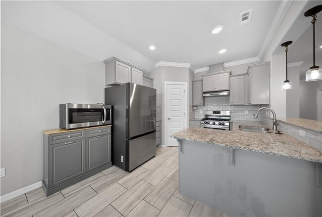 Building Photo - 440 Willow Dr
