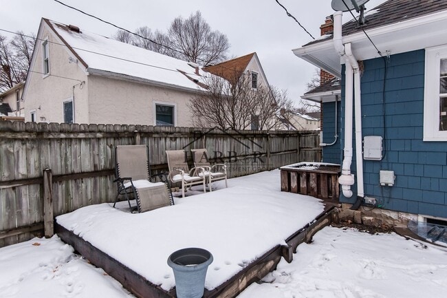 Building Photo - Updated Craftsman Living: 2BR/2BA + Den in NW Rochester