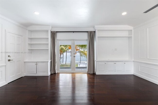 Building Photo - 610 Sabal Palm Rd