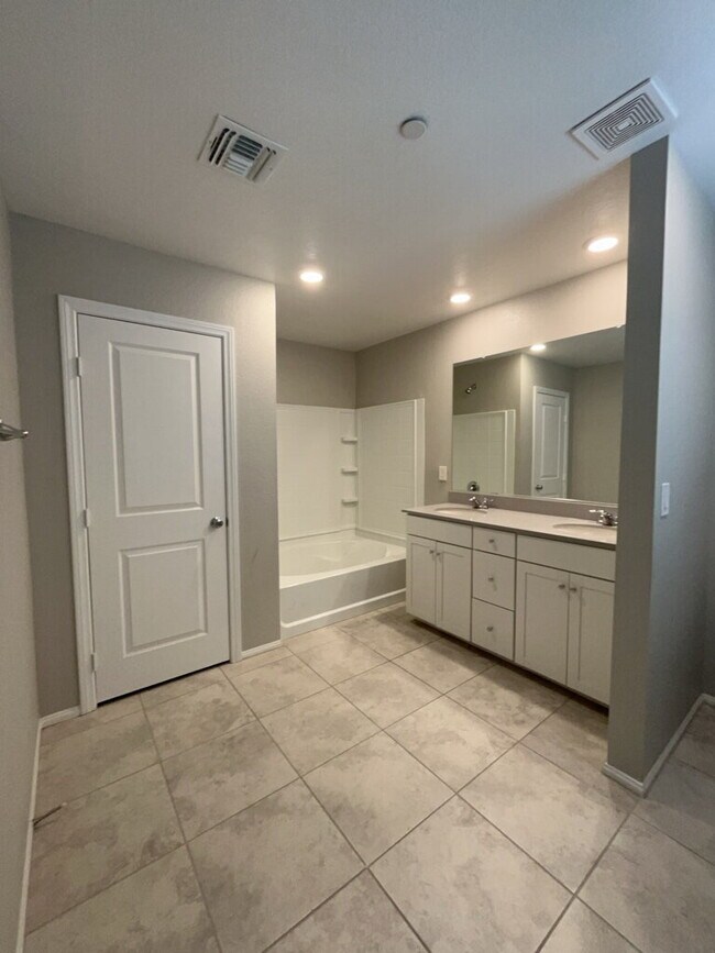 Building Photo - Stunning 3-Bed Oasis in North Las Vegas with Granite Countertops & Spacious Living!