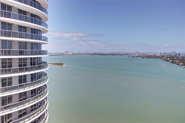 Primary Photo - 1756 N Bayshore Dr