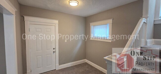 Building Photo - Beautiful 3 Bedroom 2 Bathroom in Kansas City!