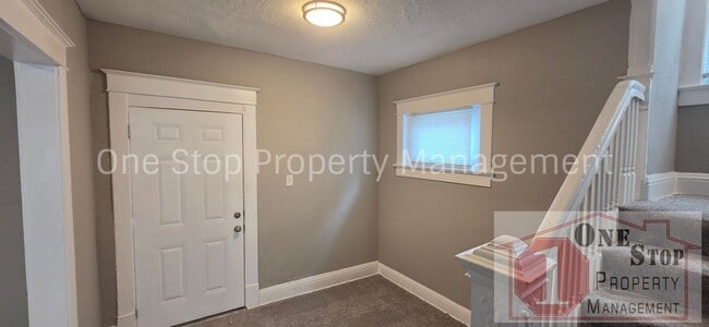 Building Photo - Beautiful 4 Bedroom 2 Bathroom in Kansas City!