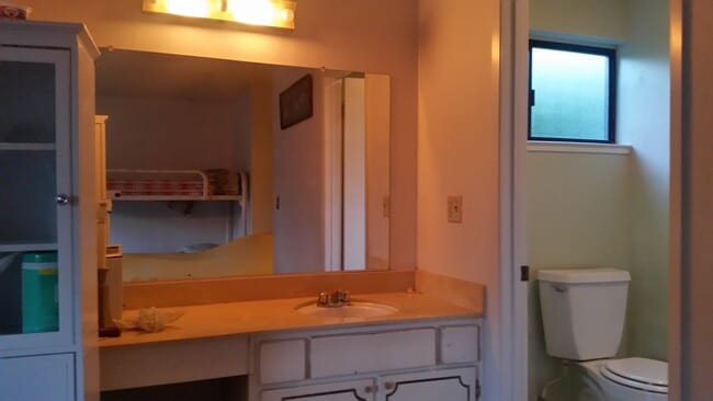 Building Photo - 850 Glenbrook Dr