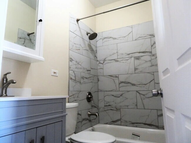 Building Photo - 2717 W 15th Pl