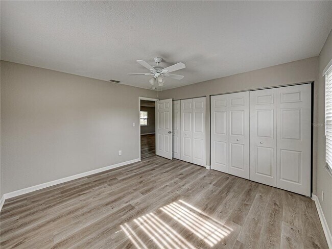 Building Photo - 5017 Lewellyn Rd