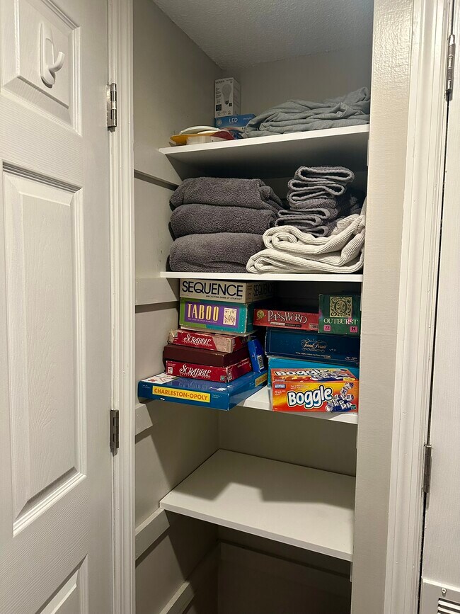 Building Photo - 45 Folly Field Rd