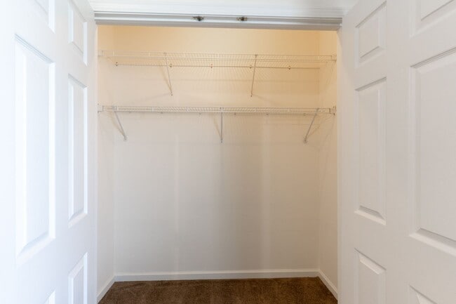 Building Photo - Huge 3 Bedroom, 2 Bath Town Home in SW Col...