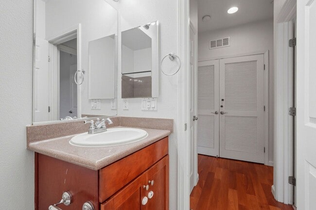 Building Photo - Spacious 2BR/2BA End-Unit Condo for rent in Warm Springs – Montebello Community