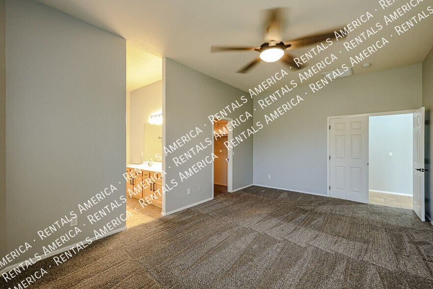 Building Photo - 9447 E Natal Ave