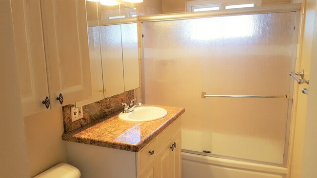 Building Photo - Updated 3 Bedroom, 3 Bathroom Garden House...